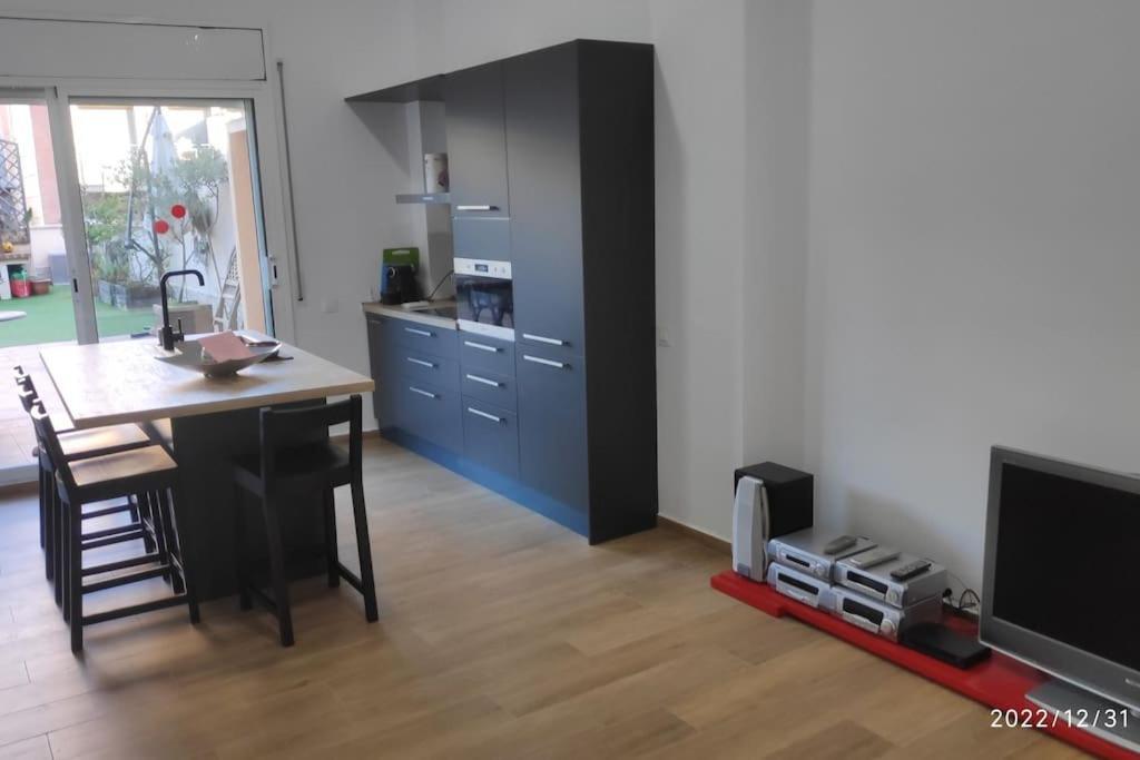 Precioso Apartamento Con Magnifico Patio. Sant Feliu de Llobregat Dış mekan fotoğraf