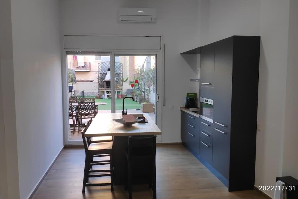 Precioso Apartamento Con Magnifico Patio. Sant Feliu de Llobregat Dış mekan fotoğraf