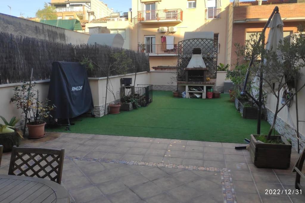 Precioso Apartamento Con Magnifico Patio. Sant Feliu de Llobregat Dış mekan fotoğraf
