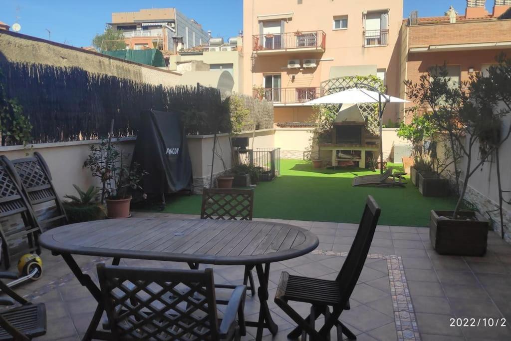 Precioso Apartamento Con Magnifico Patio. Sant Feliu de Llobregat Dış mekan fotoğraf